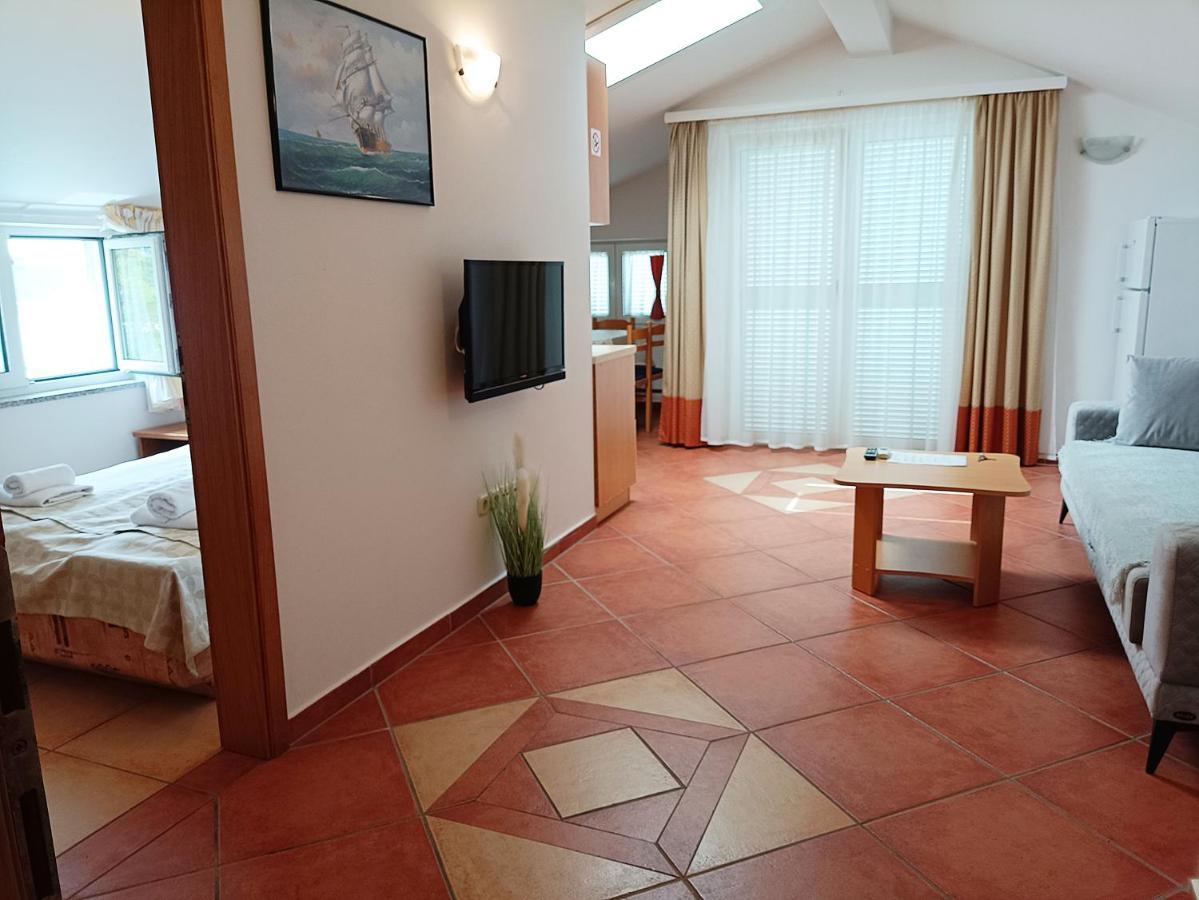 Villa Bionda Malinska Buitenkant foto